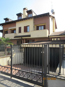 villa in vendita a Cambiago