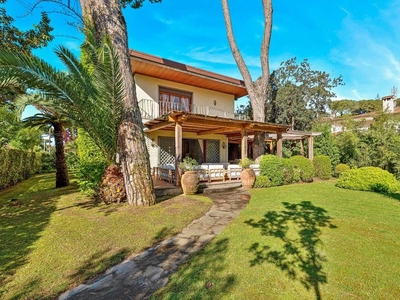 Villa in vendita Via Duca degli Abruzzi, Forte dei Marmi, Lucca, Toscana