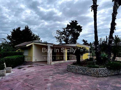 Villa in Via del Sedano in zona Santa Maria del Focallo a Ispica