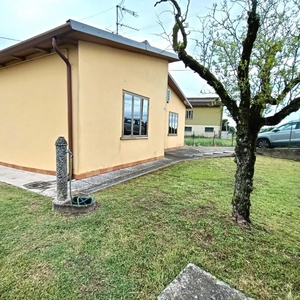 villa indipendente in vendita a Ceregnano