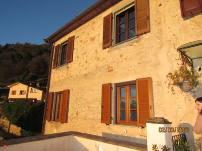 Casa indipendente con giardino a Pietrasanta