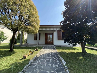 Casa singola abitabile in zona Frazioni: Cappelletta a Borgo Virgilio