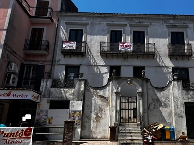 Stabile/Palazzo in vendita a Roggiano Gravina