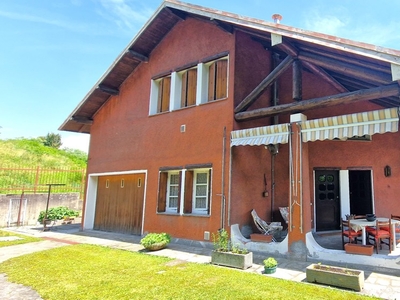 Villa Bifamiliare in vendita a Besozzo