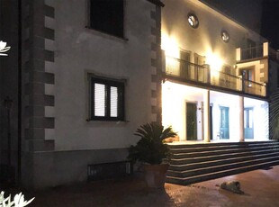 Accogliente appartamento con piscina e parcheggio, a 1.5 km da San Cipriano Picentino
