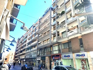 Appartamento di 4 vani /120 mq a Bari (zona murat)