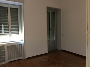 Appartamento in Affitto a Milano, 5'000€, 200 m²