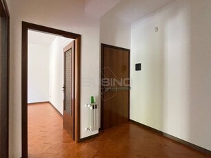 Appartamento in Affitto a Siracusa, zona Grotticelle, 630€, 165 m²