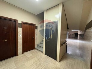 Appartamento in Vendita a Catania, zona Zona centro, 85'000€, 85 m²