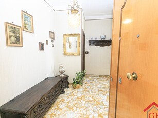 Appartamento in Vendita a Genova, zona Pegli, 198'000€, 106 m², con Box