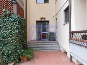 Appartamento in Vendita a Prato, 324'000€, 205 m²