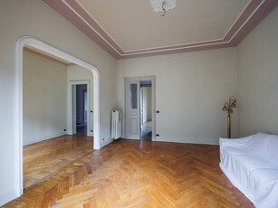 Appartamento in Vendita a Torino, zona San Donato, 550'000€, 214 m²