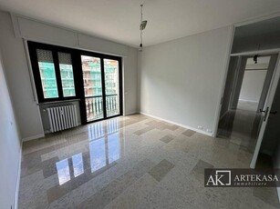 Bilocale in Affitto a Novara, zona 4 - San Martino, 450€, 60 m²