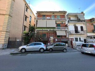 Bilocale in Vendita a Napoli, zona Ponticelli, 89'000€, 69 m²
