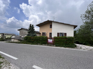 casa in vendita a Sant'Anna d'Alfaedo