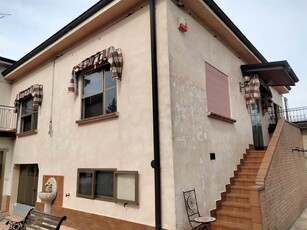Casa semi indipendente in vendita a Mirandola Modena