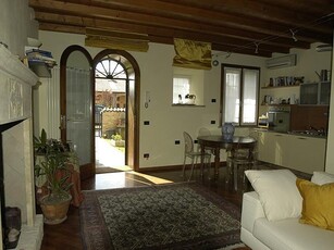 Casa Semi Indipendente in Vendita a Piacenza, 154'000€, 91 m², arredato, con Box