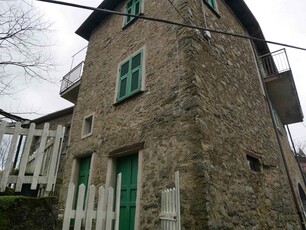 Casa semi indipendente in Via della Colla in zona Cornice a Sesta Godano