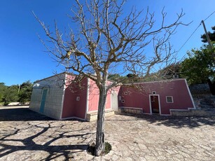 Casa singola in Viale Delle Querce in zona Selva di Fasano a Fasano