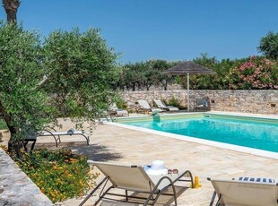 holiday vacation large villa rental italy, bari, puglia, apulia, trulli, pool, wifi, short term long term italian villa