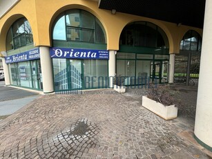 Immobile commerciale in Affitto a Brescia, 600€, 55 m²