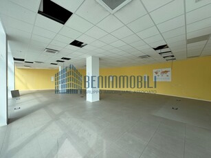 Immobile commerciale in Affitto a Brescia, zona Via Corsica, 2'300€, 230 m²