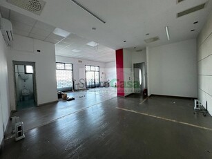 Immobile commerciale in Affitto a Chieti, zona Zona Tricalle, 700€, 135 m²