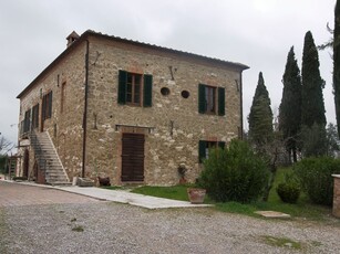 In Vendita: Appartamento Storico nei Pressi di Asciano, Toscana