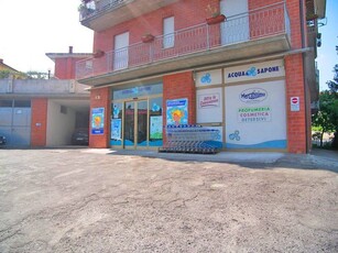 Locali Commerciali a Reddito in vendita a Torrita di Siena