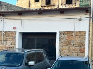 Magazzino in Affitto a Palermo, 2'100€, 75 m²
