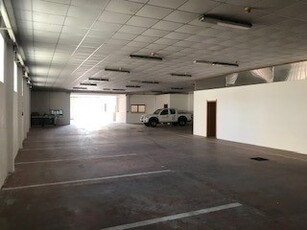 Magazzino in Vendita a Oristano, 600'000€, 710 m²