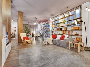 Monolocale in Vendita a Milano, zona Solari, 620'000€, 124 m²
