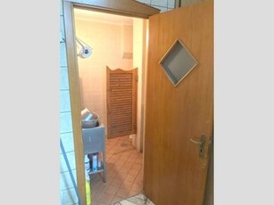 Negozio in Affitto a Napoli, 650€, 95 m²