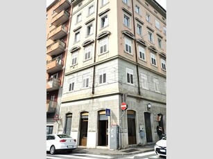 Negozio in Affitto a Trieste, 555€, 44 m²