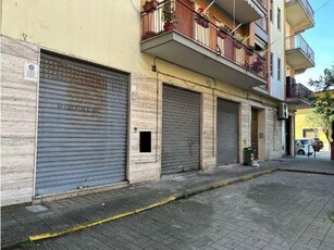 Negozio in Vendita a Salerno, 31'875€, 19 m²