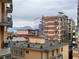 Quadrilocale in Vendita a Napoli, zona Arenella, 450'000€, 105 m²