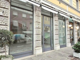 SPLENDIDO E LUMINOSO NEGOZIO OPEN SPACE CON SERVIZIO E MAGAZZINO IN CENTRO CITTA’ – GIA’ LOCATO!! Monfalcone