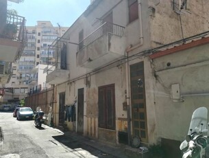 Trilocale da ristrutturare in zona Uditore a Palermo