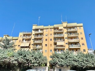 Trilocale in Affitto a Bari, zona Poggiofranco, 1'000€, 120 m², arredato