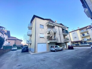 Trilocale in Affitto a L'Aquila, zona Mausonia, 400€, 80 m²