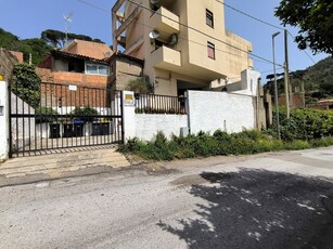 Trilocale in Vendita a Messina, 75'000€, 126 m²