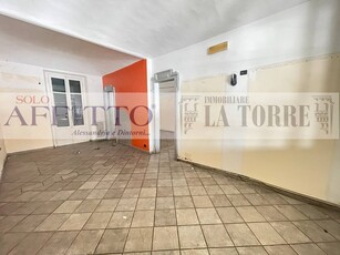 Ufficio in Affitto a Alessandria, zona Centro-P.zza Garibaldi, 550€, 100 m²