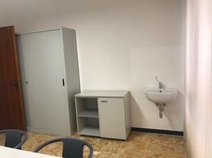 Ufficio in Affitto a La Spezia, zona PORTO, 250€, 20 m², arredato