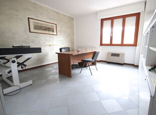 Ufficio in affitto Lucca