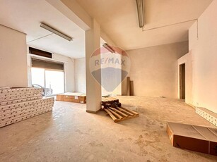 Ufficio in Vendita a Ancona, zona Baraccola, 59'000€, 75 m²