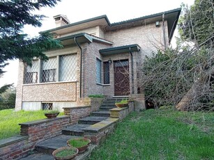 Villa bifamiliare in Vendita a Ferrara, zona Pontegradella, 560'000€, 500 m²