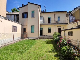 Villa bifamiliare in Vendita a Piacenza, 230'000€, 200 m²