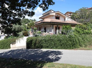 Villa in ottime condizioni in zona Tortoreto Alta a Tortoreto