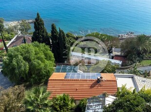 Villa in vendita a Bordighera