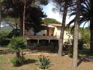 Villa in Vendita a Capoliveri: Un Gioiello Immobiliare in Toscana